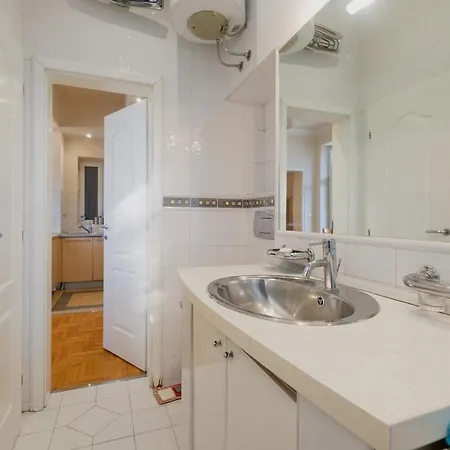 Central Apartment *