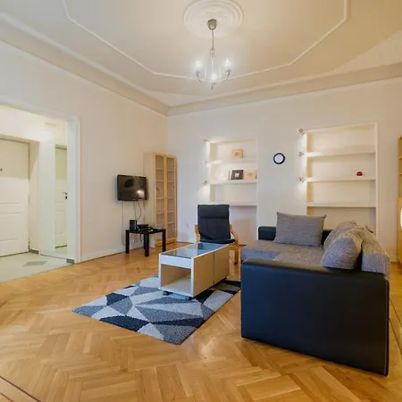 Central Apartment *