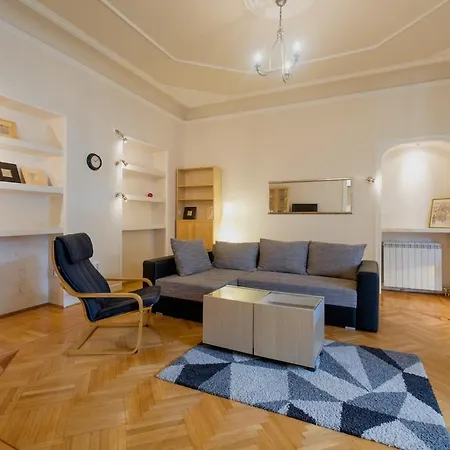 Central Apartment *